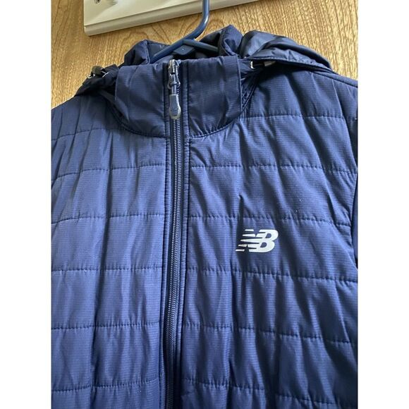 New Balance Quilted Fleece Running Jacket Navy Hooded Zip Side Pockets Sz Small - Picture 2 of 16